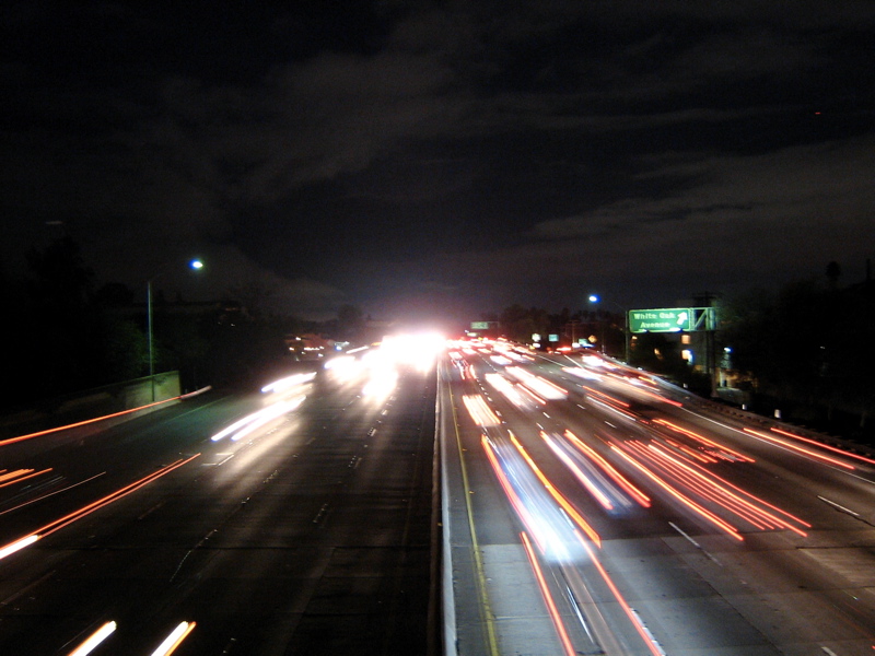 picture of the freeway at night